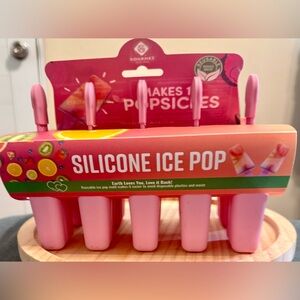 Gourmet, Reusable Silicone Ice Pop Mold, NWT makes 10 popsicles at once.